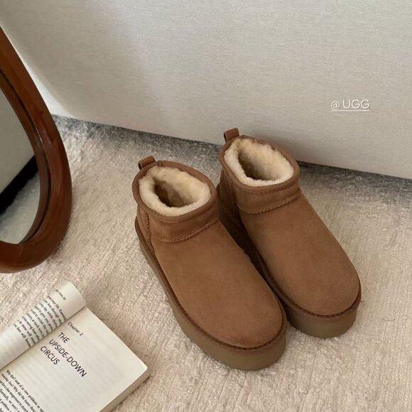 UGG Disco Platform: Elevate Your Style, Not Your Discomfort - Picture 1 of 5